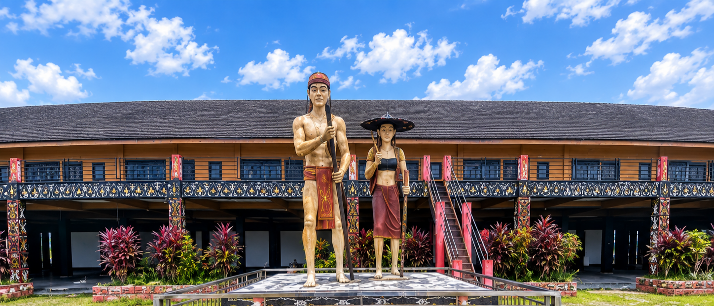 Patung Adat Dayak